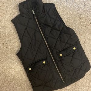 Francesca’s Collections Quinn Black Quilted Vest with Gold Zipper